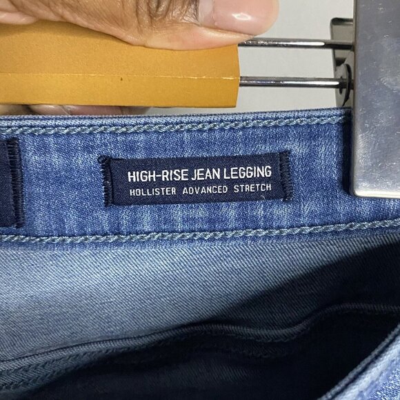 Hollister Women's High Rise Advanced Stretch Jean Legging - Picture 8 of 8